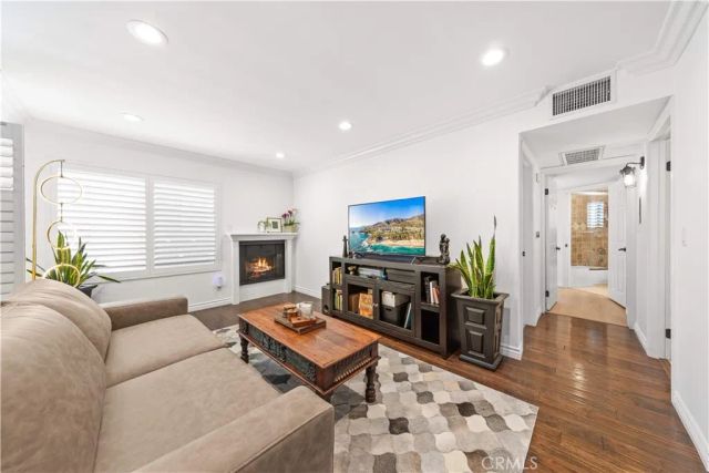 4211 Arch 103, Studio City, CA 91604