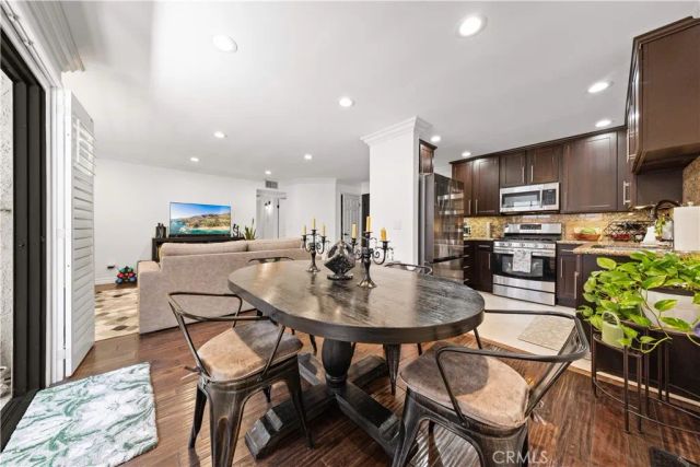 4211 Arch 103, Studio City, CA 91604
