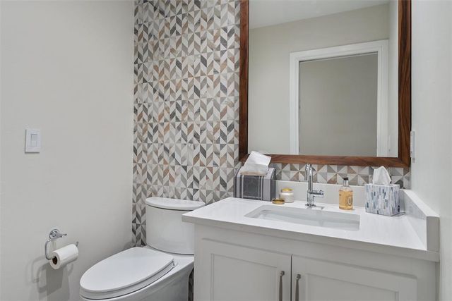 1708 Randel Road, Nichols Hills, OK 73116