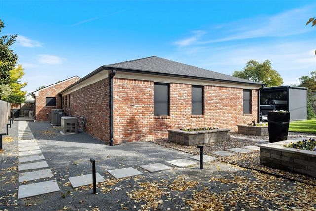 1708 Randel Road, Nichols Hills, OK 73116