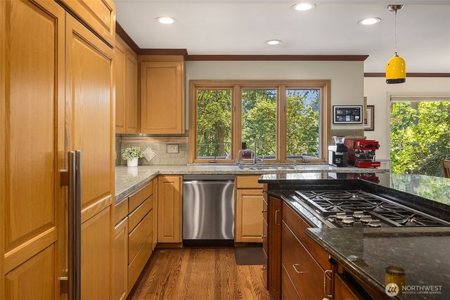 7066 92nd Avenue SE, Mercer Island, WA 98040