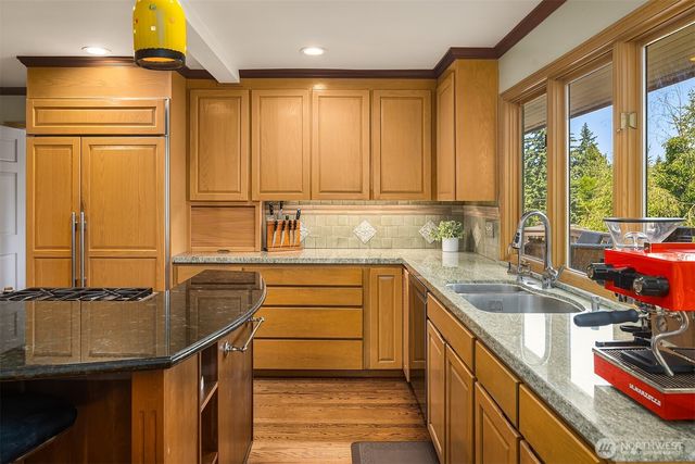 7066 92nd Avenue SE, Mercer Island, WA 98040