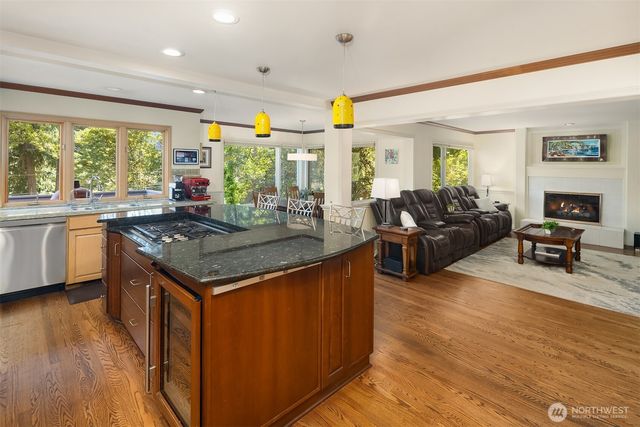 7066 92nd Avenue SE, Mercer Island, WA 98040