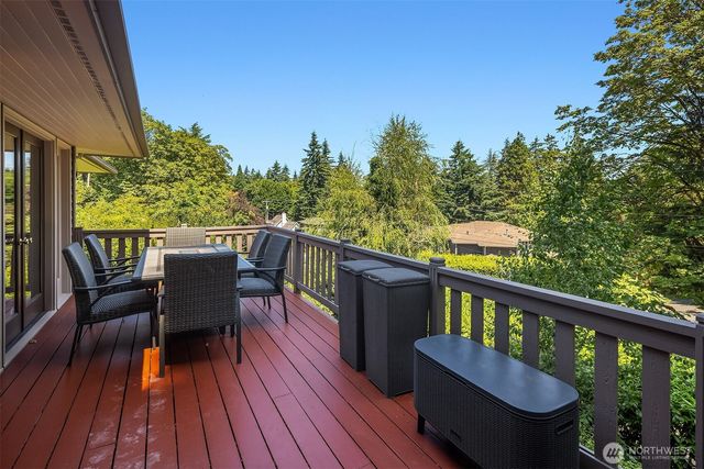 7066 92nd Avenue SE, Mercer Island, WA 98040