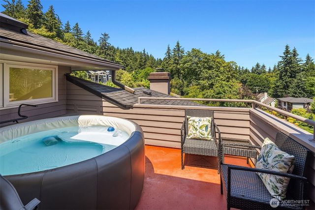 7066 92nd Avenue SE, Mercer Island, WA 98040