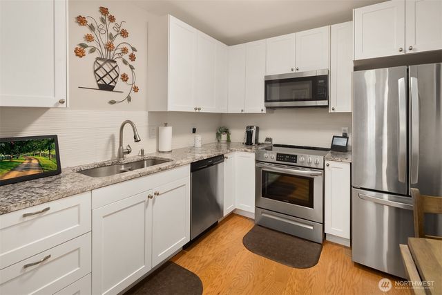 7066 92nd Avenue SE, Mercer Island, WA 98040