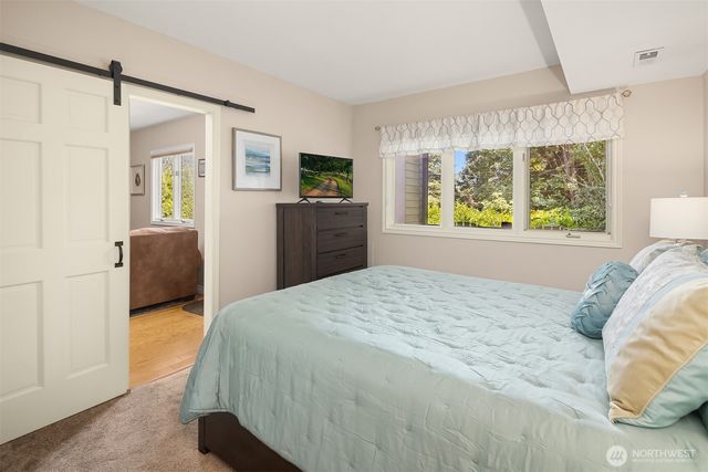 7066 92nd Avenue SE, Mercer Island, WA 98040