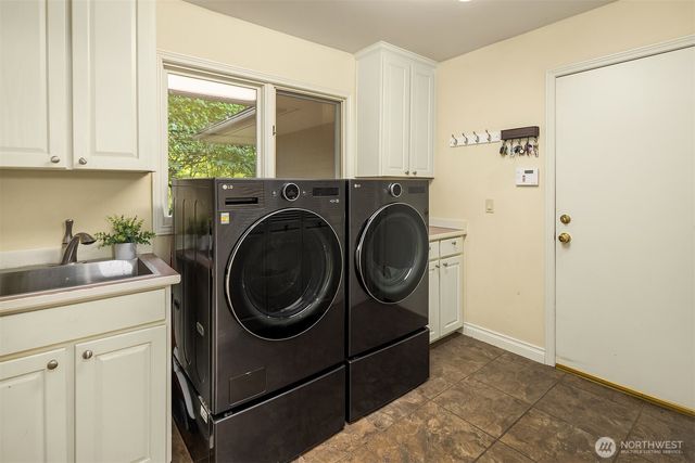 7066 92nd Avenue SE, Mercer Island, WA 98040