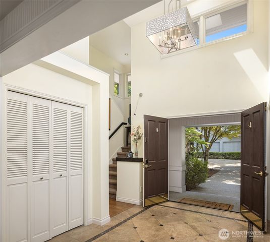 7066 92nd Avenue SE, Mercer Island, WA 98040