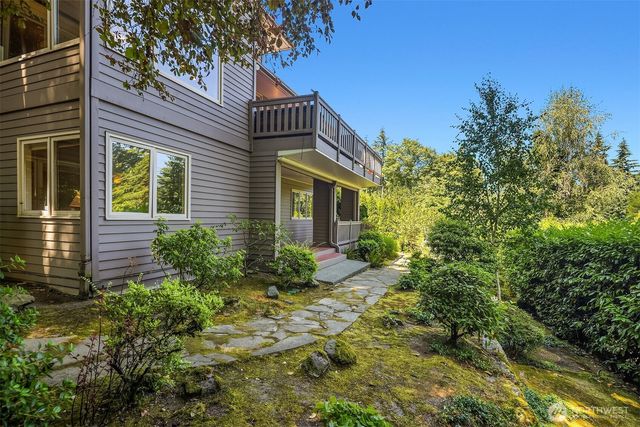 7066 92nd Avenue SE, Mercer Island, WA 98040