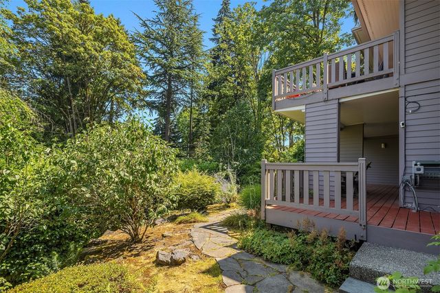 7066 92nd Avenue SE, Mercer Island, WA 98040