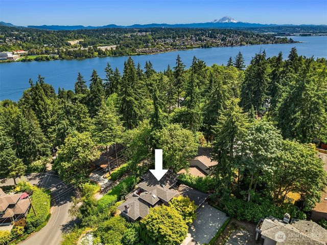 7066 92nd Avenue SE, Mercer Island, WA 98040