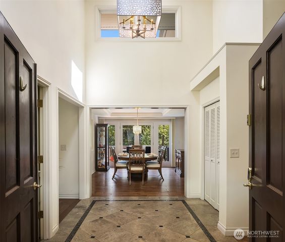7066 92nd Avenue SE, Mercer Island, WA 98040