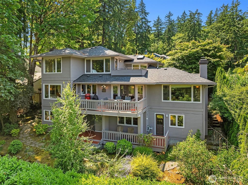 7066 92nd Avenue SE, Mercer Island, WA 98040