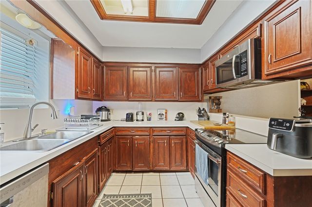 7037 Sun Wood Dr, Corpus Christi, TX 78413