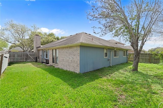 7037 Sun Wood Dr, Corpus Christi, TX 78413