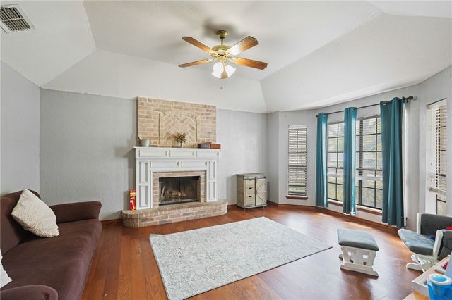 7037 Sun Wood Dr, Corpus Christi, TX 78413
