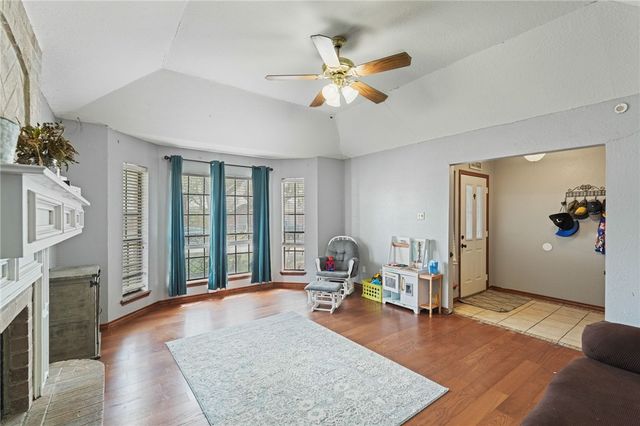 7037 Sun Wood Dr, Corpus Christi, TX 78413