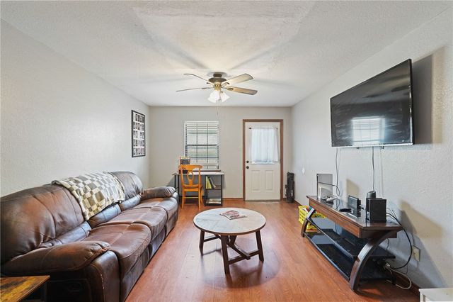 7037 Sun Wood Dr, Corpus Christi, TX 78413