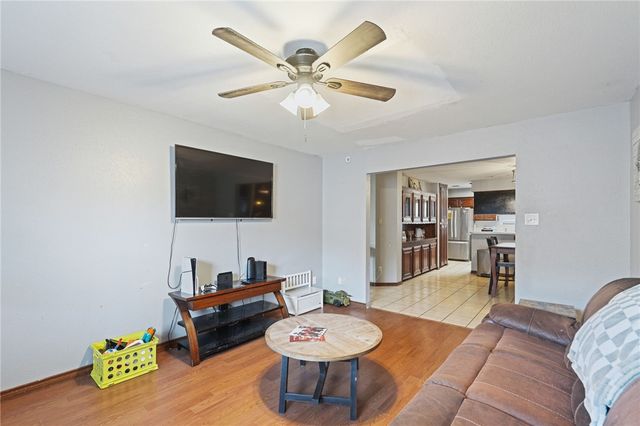 7037 Sun Wood Dr, Corpus Christi, TX 78413