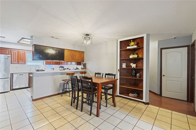 7037 Sun Wood Dr, Corpus Christi, TX 78413