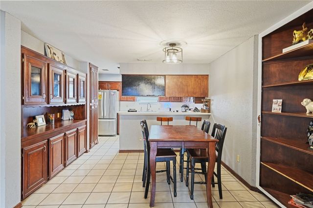 7037 Sun Wood Dr, Corpus Christi, TX 78413