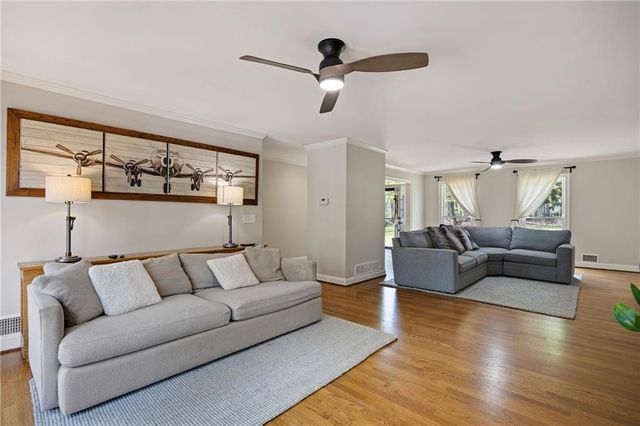 502 Riverview Court, Woodstock, GA 30188