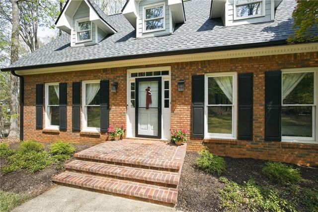 502 Riverview Court, Woodstock, GA 30188