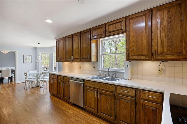 502 Riverview Court, Woodstock, GA 30188