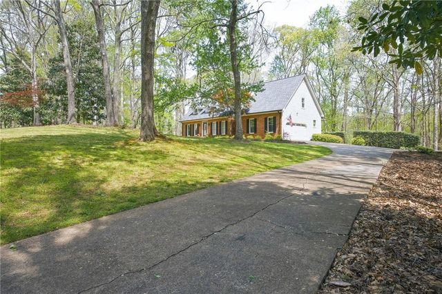 502 Riverview Court, Woodstock, GA 30188