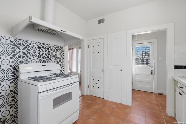 1446 Fulton, San Antonio, TX 78201