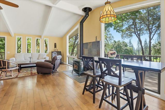 12934 Sierra Vista Dr, Grass Valley, CA 95945