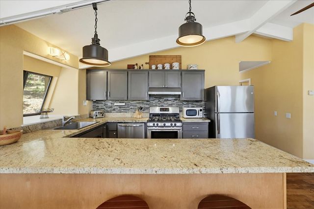 12934 Sierra Vista Dr, Grass Valley, CA 95945