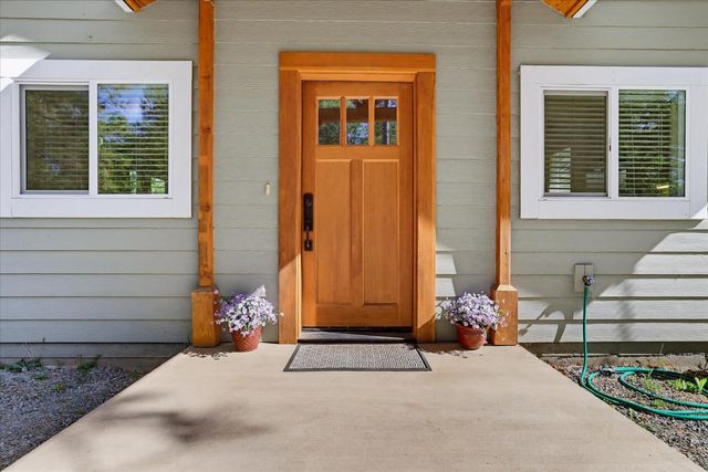 12934 Sierra Vista Dr, Grass Valley, CA 95945