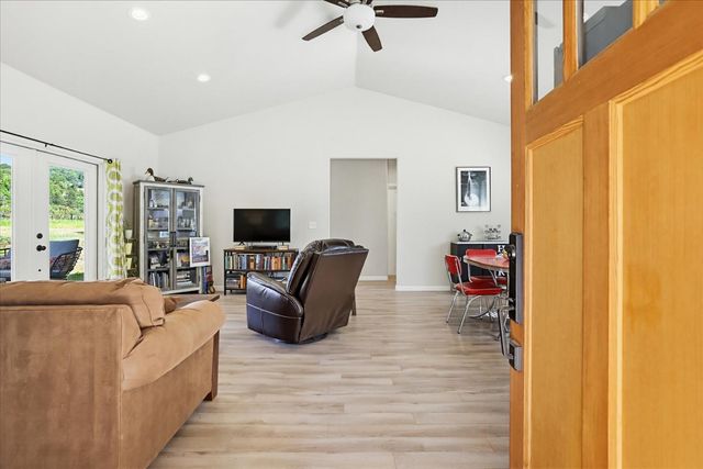 12934 Sierra Vista Dr, Grass Valley, CA 95945