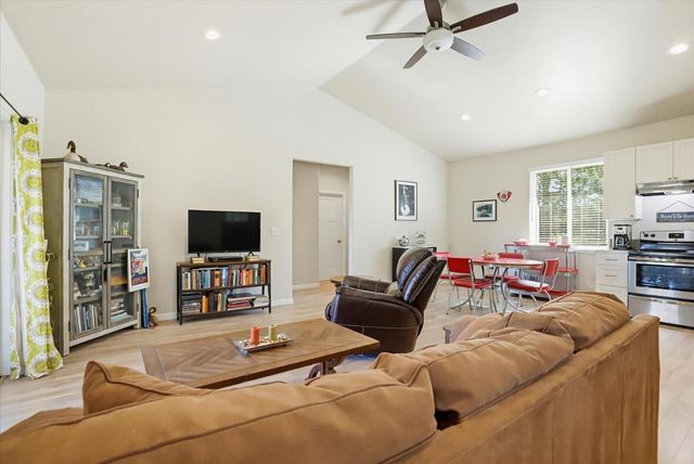 12934 Sierra Vista Dr, Grass Valley, CA 95945