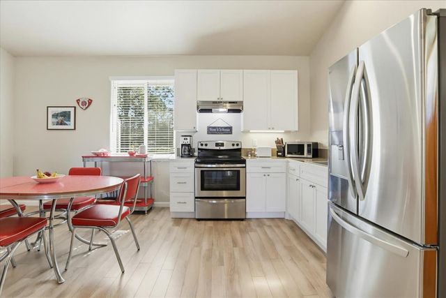 12934 Sierra Vista Dr, Grass Valley, CA 95945