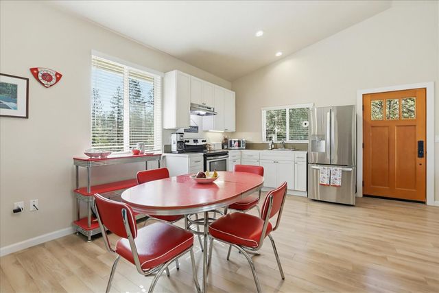 12934 Sierra Vista Dr, Grass Valley, CA 95945