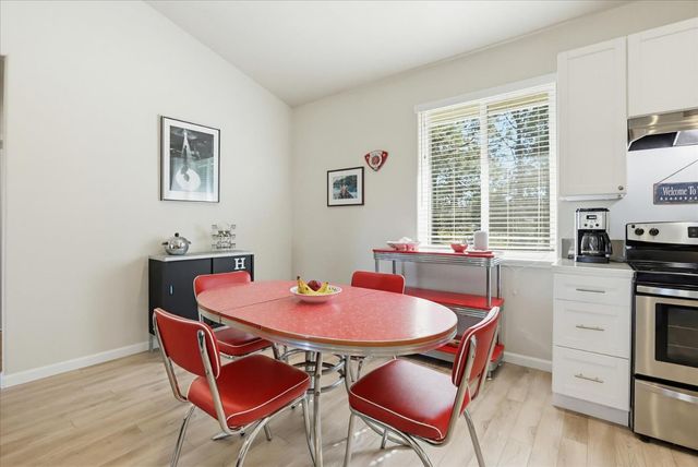 12934 Sierra Vista Dr, Grass Valley, CA 95945