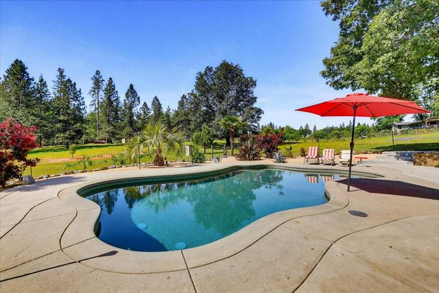 12934 Sierra Vista Dr, Grass Valley, CA 95945