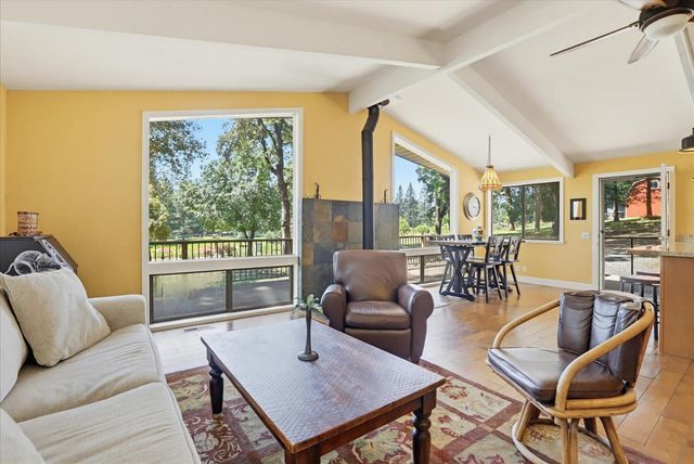 12934 Sierra Vista Dr, Grass Valley, CA 95945