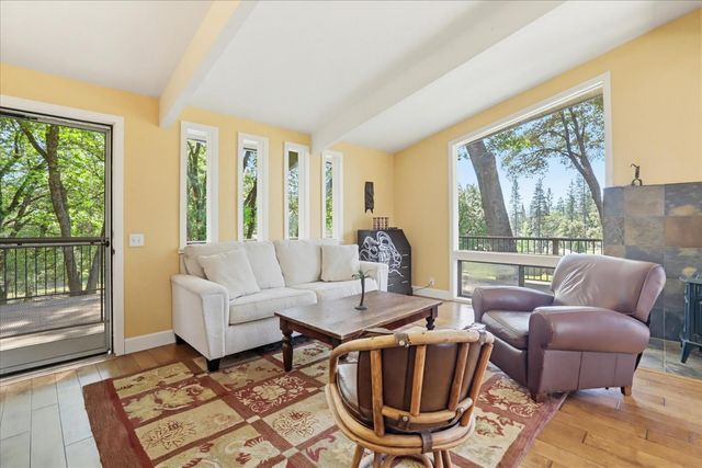12934 Sierra Vista Dr, Grass Valley, CA 95945