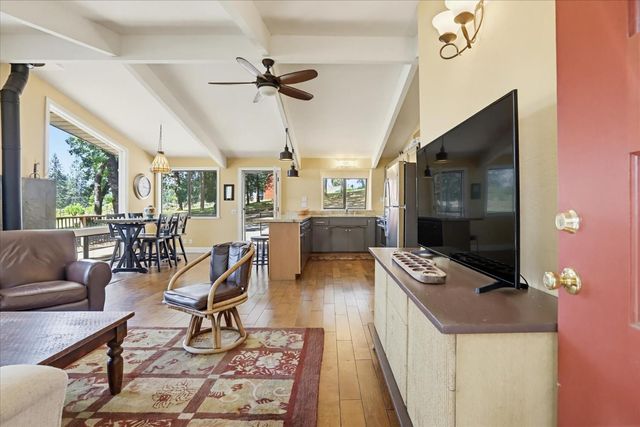 12934 Sierra Vista Dr, Grass Valley, CA 95945