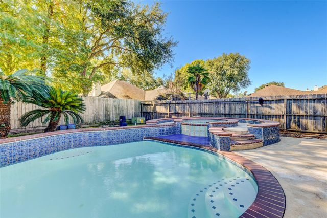 6502 Inverness Way, Pasadena, TX 77505