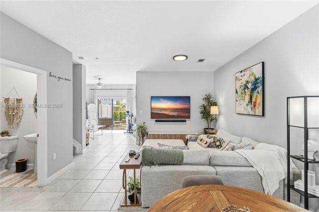 20478 NW 4th Ct, Miami Gardens, FL 33169