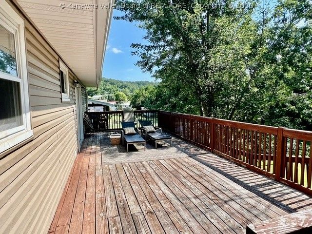 111A Fairland Drive, Nitro, WV 25143