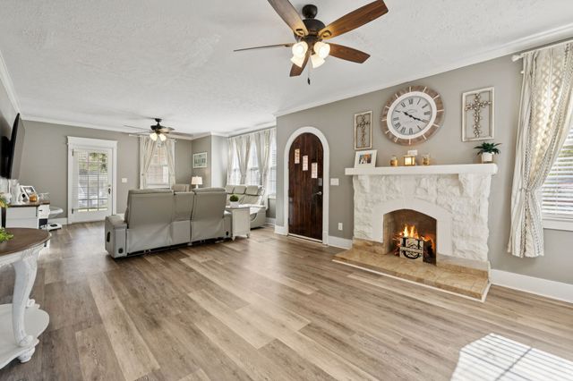 111 Oak Grove Rd, Red Boiling Springs, TN 37150