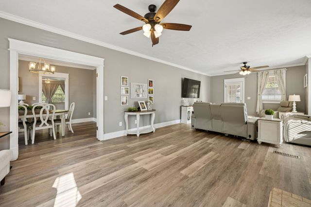 111 Oak Grove Rd, Red Boiling Springs, TN 37150