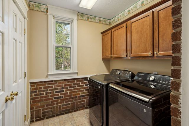 111 Oak Grove Rd, Red Boiling Springs, TN 37150