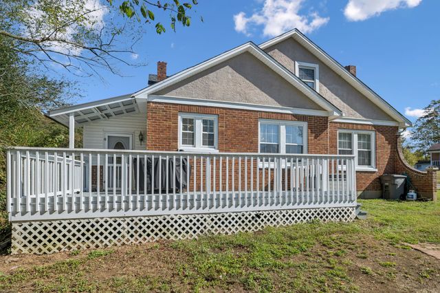 111 Oak Grove Rd, Red Boiling Springs, TN 37150